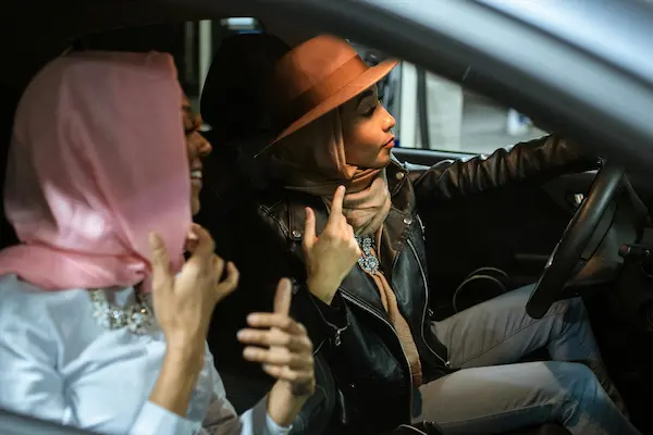 Ladies car lift service Dubai to Abu Dhabi